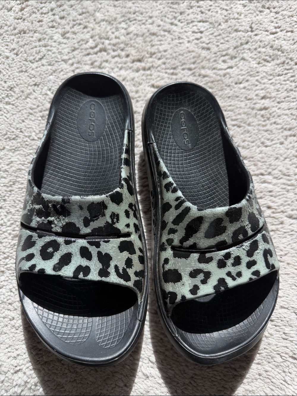 OOFOS Women's Black and Sage Leopard Slide Mules
